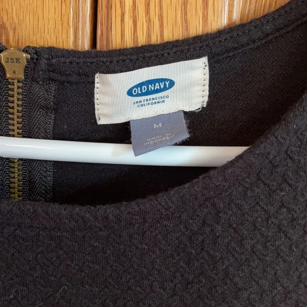 Old Navy tank top size M 🥰🥰 - Picture 2 of 3